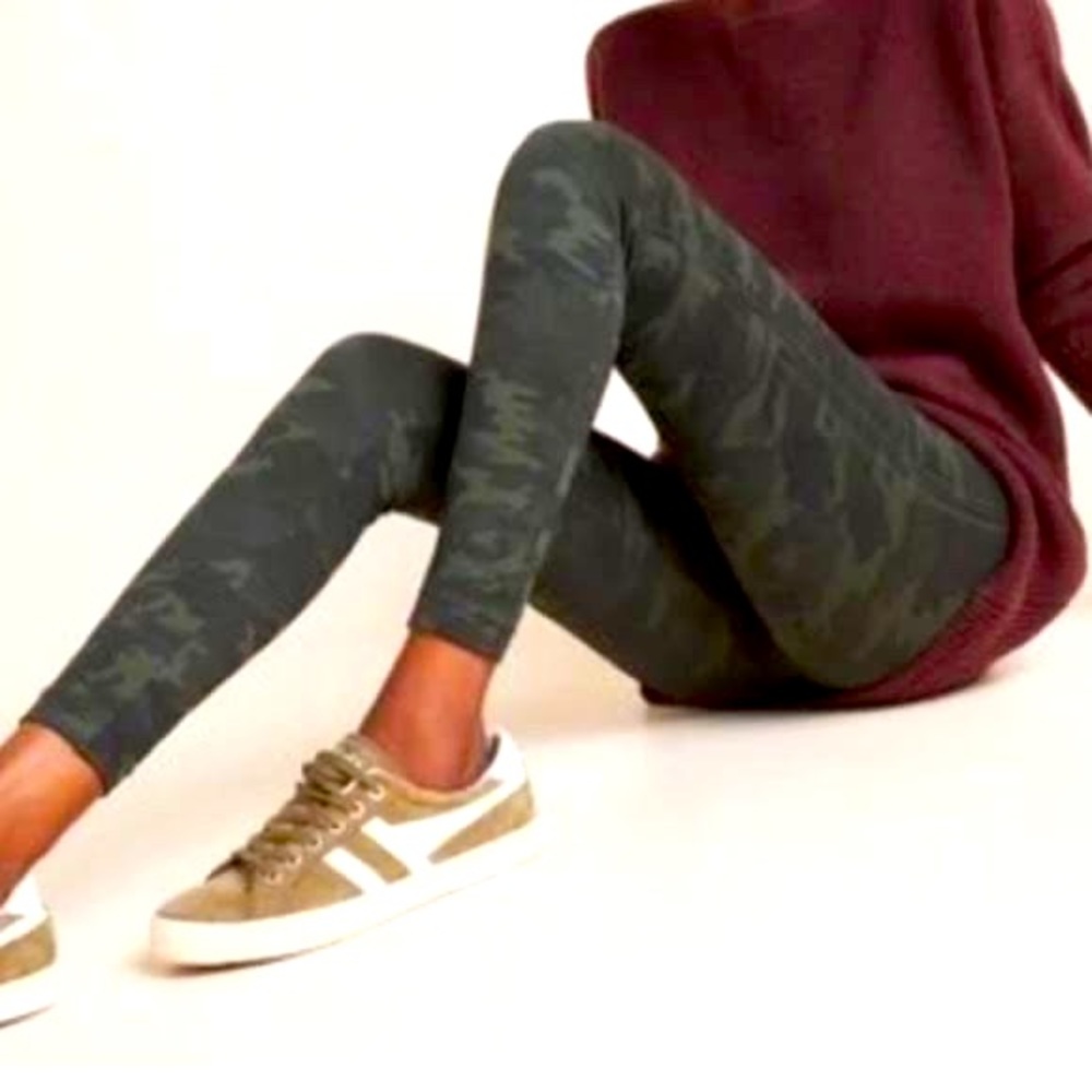 Bagatelle Collection Seamless Camo Purple Black Leggings